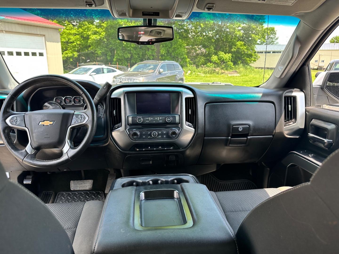 2017 White /Black Chevrolet Silverado 1500 LT (1GCVKREH5HZ) with an 4.3L V6 OHV 12V engine, 6-Speed Automatic transmission, located at 11115 Chardon Rd. , Chardon, OH, 44024, (440) 214-9705, 41.580246, -81.241943 - The 2017 Chevrolet Silverado 1500 LT Double Cab 4WD offers a harmonious fusion of rugged capability and modern convenience, powered by the robust 4.3-liter V6 engine. This engine, known for its reliability and efficiency, provides ample power for a variety of tasks, delivering 285 horsepower and 305 - Photo#37